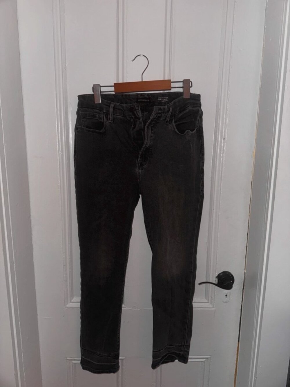 Good American Good Classic Slim Straight Jeans in Black 345, size 10/30.